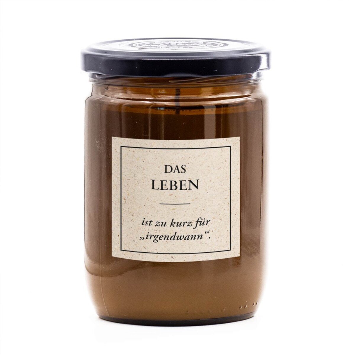 Handgemachte vegane mad candle Duftkerze (360g) im braunen Glas – mit frischem Zitronen-Lavendel-Duft und Aufdruck ‚Das Leben ist zu kurz für „Irgendwann“‘. Schönes Geschenk aus Sojawachs für Yoga, Entspannung & Me-Time.