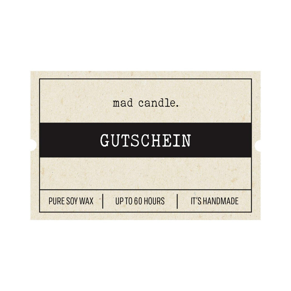 Detailaufnahme des hochwertigen Etiketts der ‚Gutschein‘ von mad candle – künstlerisches Design mit dekorativer Typografie. Vegane Duftkerze aus Sojawachs für Entspannung & Wellness.