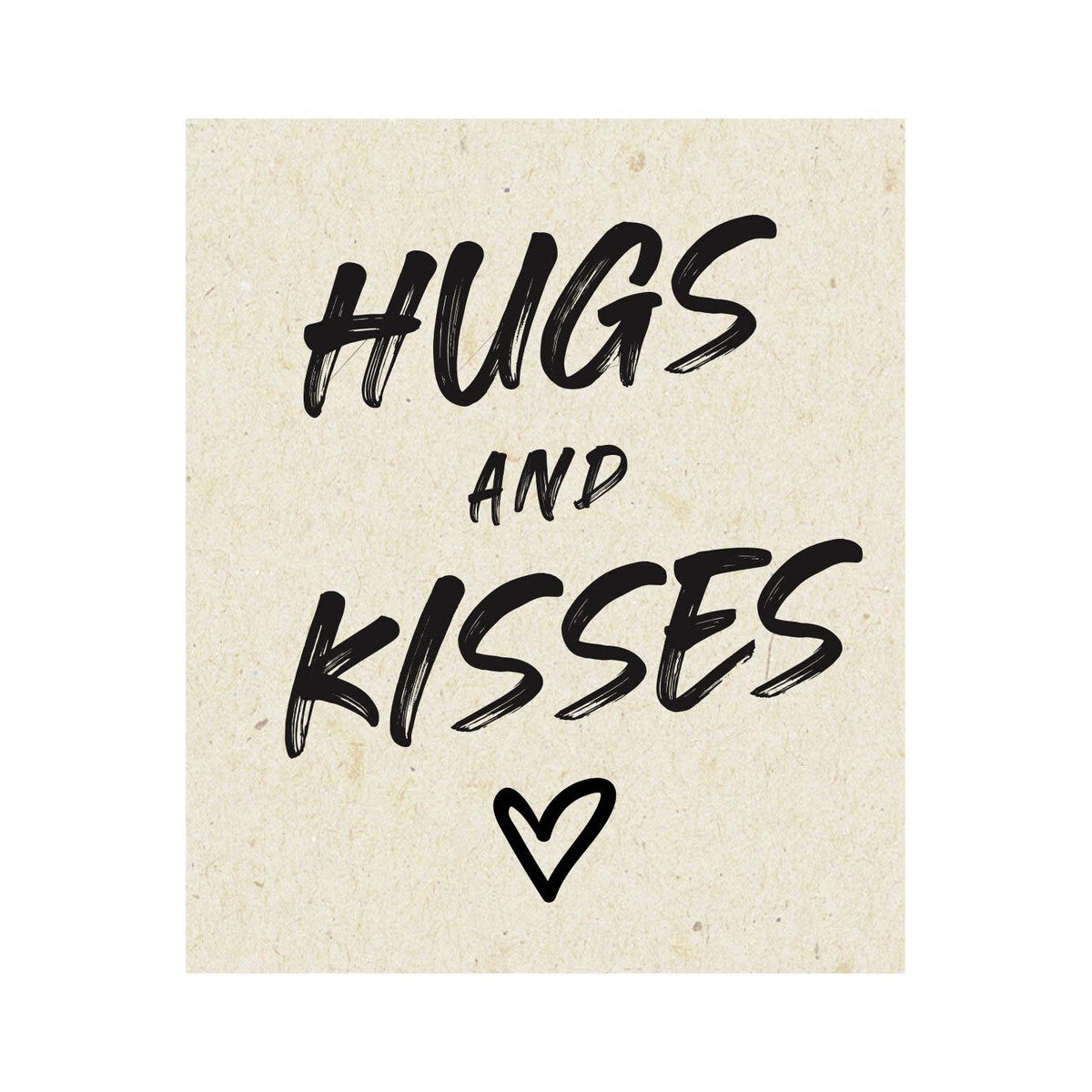 Detailaufnahme des hochwertigen Etiketts der ‚Hugs and Kisses‘ von mad candle – künstlerisches Design mit dekorativer Typografie. Vegane Duftkerze aus Sojawachs für Entspannung & Wellness.