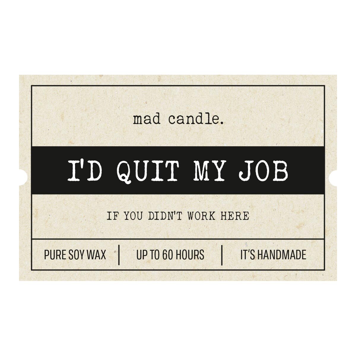 Detailaufnahme des hochwertigen Etiketts der ‚I'd quit my Job‘ von mad candle – künstlerisches Design mit dekorativer Typografie. Vegane Duftkerze aus Sojawachs für Entspannung & Wellness.