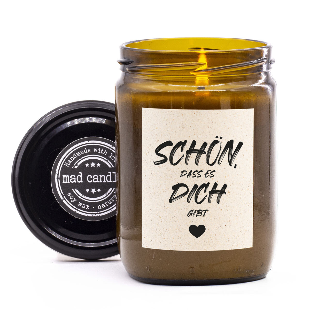 mad candle Duftkerze ‚Schön, dass es dich gibt‘ – vegane Sojawachs-Kerze mit geöffnetem Deckel & brennendem Docht. Ideal als Geschenk für Herzensmenschen. Handgemachte Wellness-Duftkerze mit entspannendem Aroma.