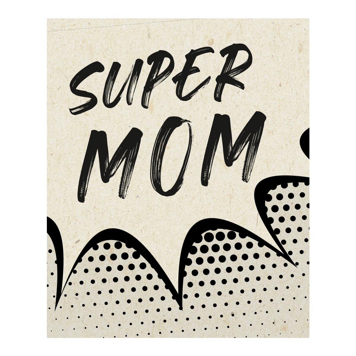 Detailaufnahme des hochwertigen Etiketts der ‚Super Mom‘ von mad candle – künstlerisches Design mit dekorativer Typografie. Vegane Duftkerze aus Sojawachs für Entspannung & Wellness.