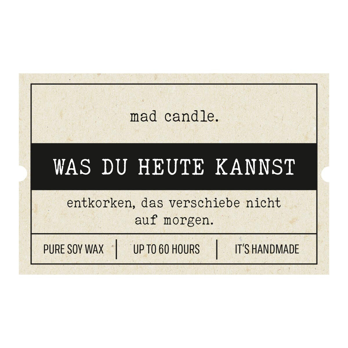 Detailaufnahme des hochwertigen Etiketts der ‚Was du heute kannst entkorken‘ von mad candle – künstlerisches Design mit dekorativer Typografie. Vegane Duftkerze aus Sojawachs für Entspannung & Wellness.