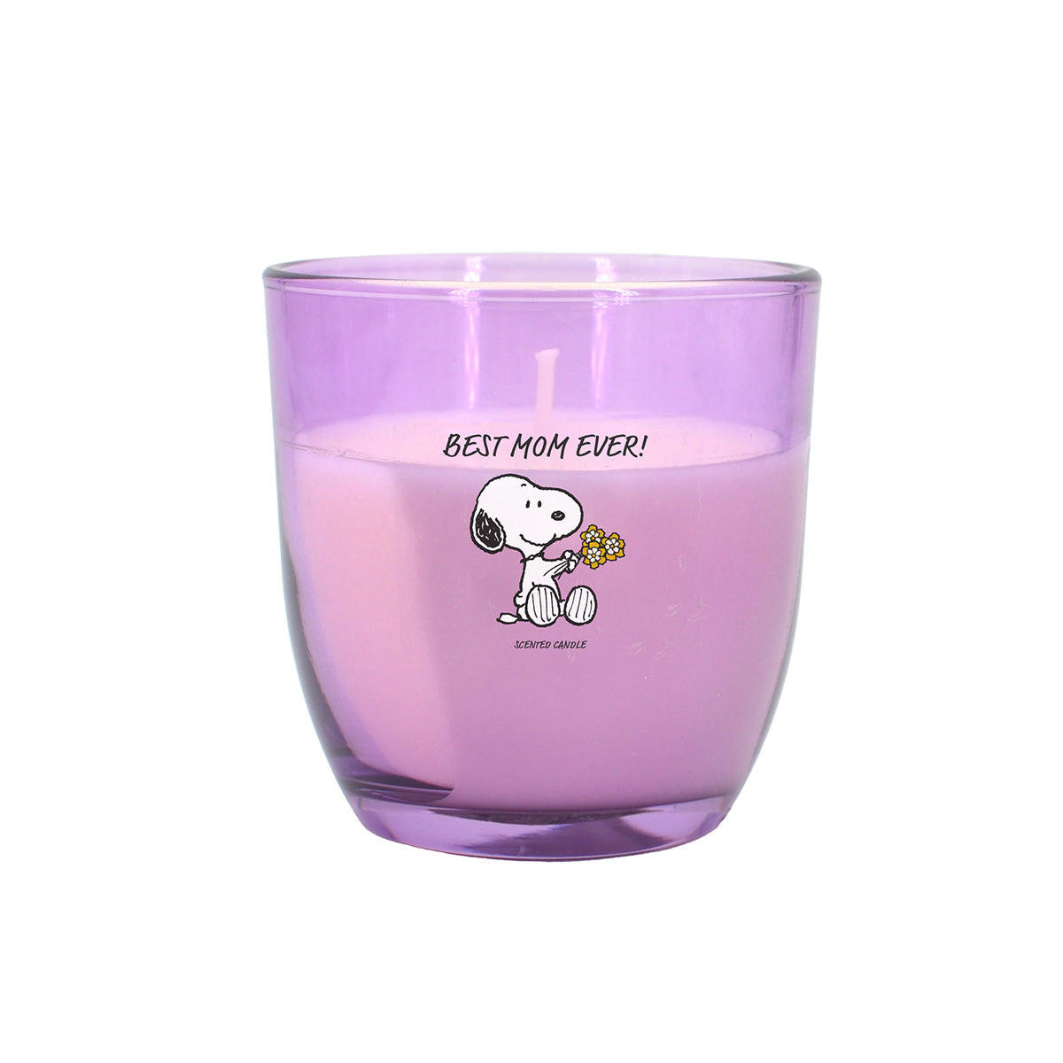 Peanuts Duftkerze ‚Best Mom ever‘ (100g) – Vorderseite der offiziellen Lizenzkerze  mit Snoopy mit einem Blumenstrauß, auf einem lila Hintergrund – perfekt als Muttertagsgeschenk.
