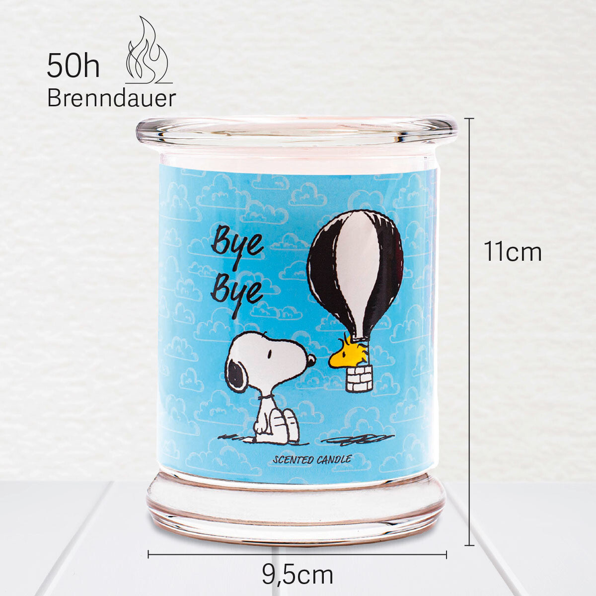 Peanuts Duftkerze ‚Bye Bye' (250g) im Glas - 11cm hoch, 9,5cm breit. Offizielle Lizenzkerze mit 50h Brenndauer, angenehmer Duft und liebevolles Peanuts-Design. Veganes Wohnaccessoire oder Geschenkidee.