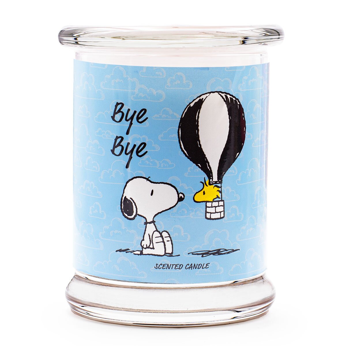 Peanuts Duftkerze ‚Bye Bye‘ (250g) – Vorderseite der offiziellen Lizenzkerze mit Snoopy auf blauem Hintergrund und Woodstock, der in einem Ballon davon fliegt. Besonderes und persönliches Abschiedsgeschenk.