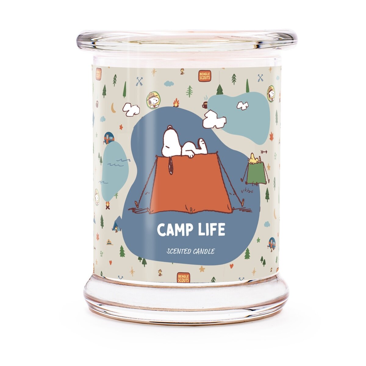 Peanuts Duftkerze ‚Camp Life‘ (250g) – Vorderseite der offiziellen Lizenzkerze im Outdoor-Design mit Snoopy auf einem Zelt liegend, mit grau-blauem Hintergrund – perfekte Camping-Deko oder Geschenkidee für Outdoor-Experten.