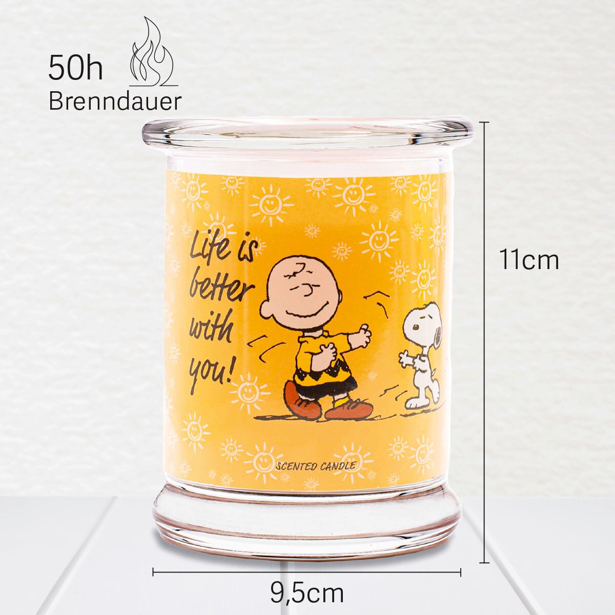 Peanuts Duftkerze ‚Life is better with you' (250g) im Glas - 11cm hoch, 9,5cm breit. Offizielle Lizenzkerze mit 50h Brenndauer, angenehmer Duft und liebevolles Peanuts-Design. Veganes Wohnaccessoire oder Geschenkidee.