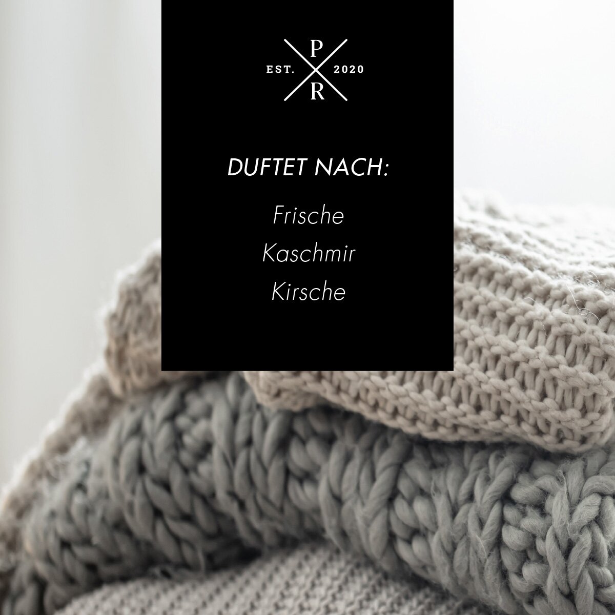 Vegane Sojawachs-Duftkerze von Purple River mit Holzdocht und natürlichen Duftnoten Frische, Kaschmir & Kirsche. Premium-Wellness-Kerze für entspannte Momente, stilvolle Wohndeko & hochwertige Geschenkideen. Made in Germany.