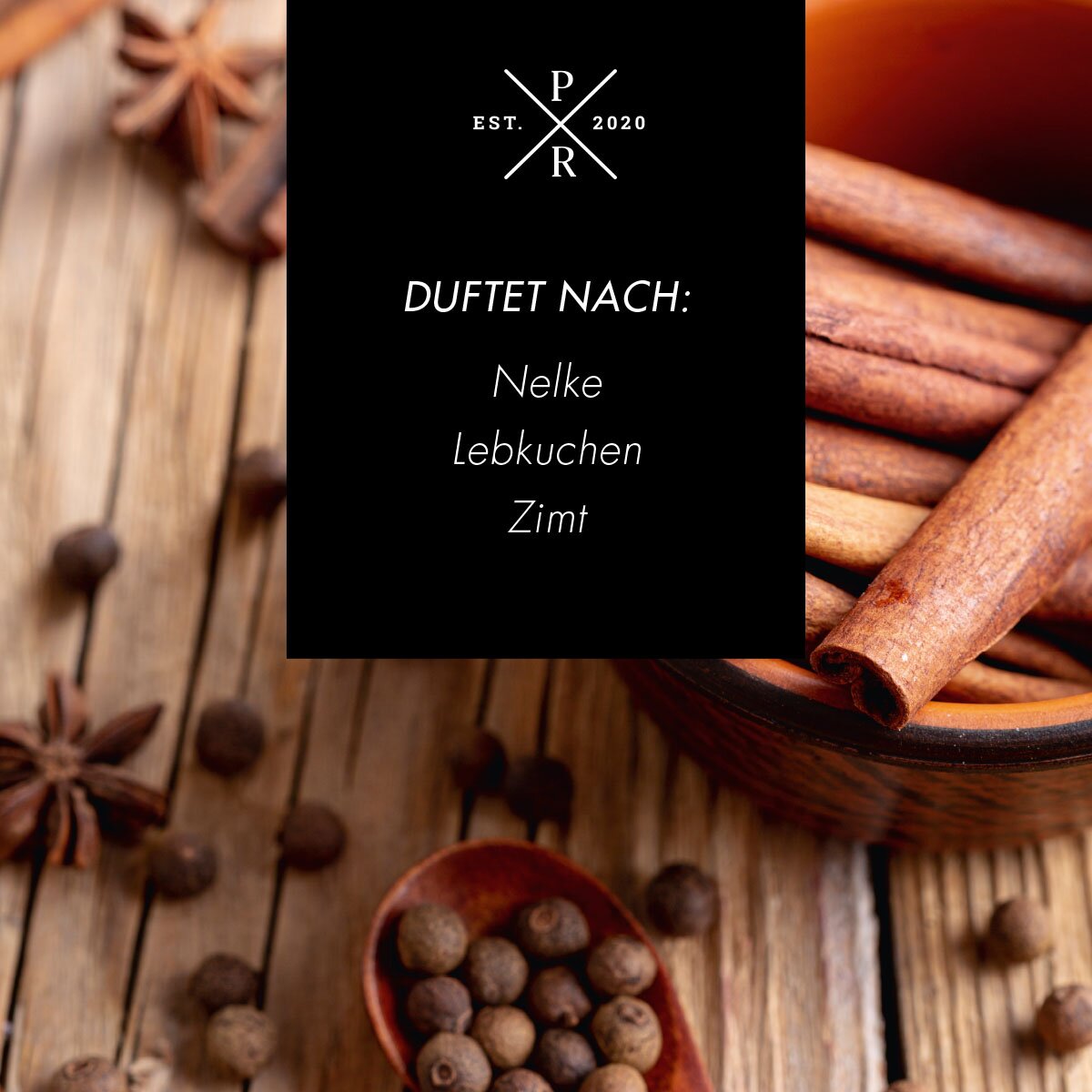 Vegane Sojawachs-Duftkerze von Purple River mit Holzdocht und natürlichen Duftnoten Nelke, Lebkuchen & Zimt. Premium-Weihnachts-Kerze für entspannte Weihnachtszeit, stilvolle Weihnachtsdeko & hochwertiges Weihnachtsgeschenk. Made in Germany.