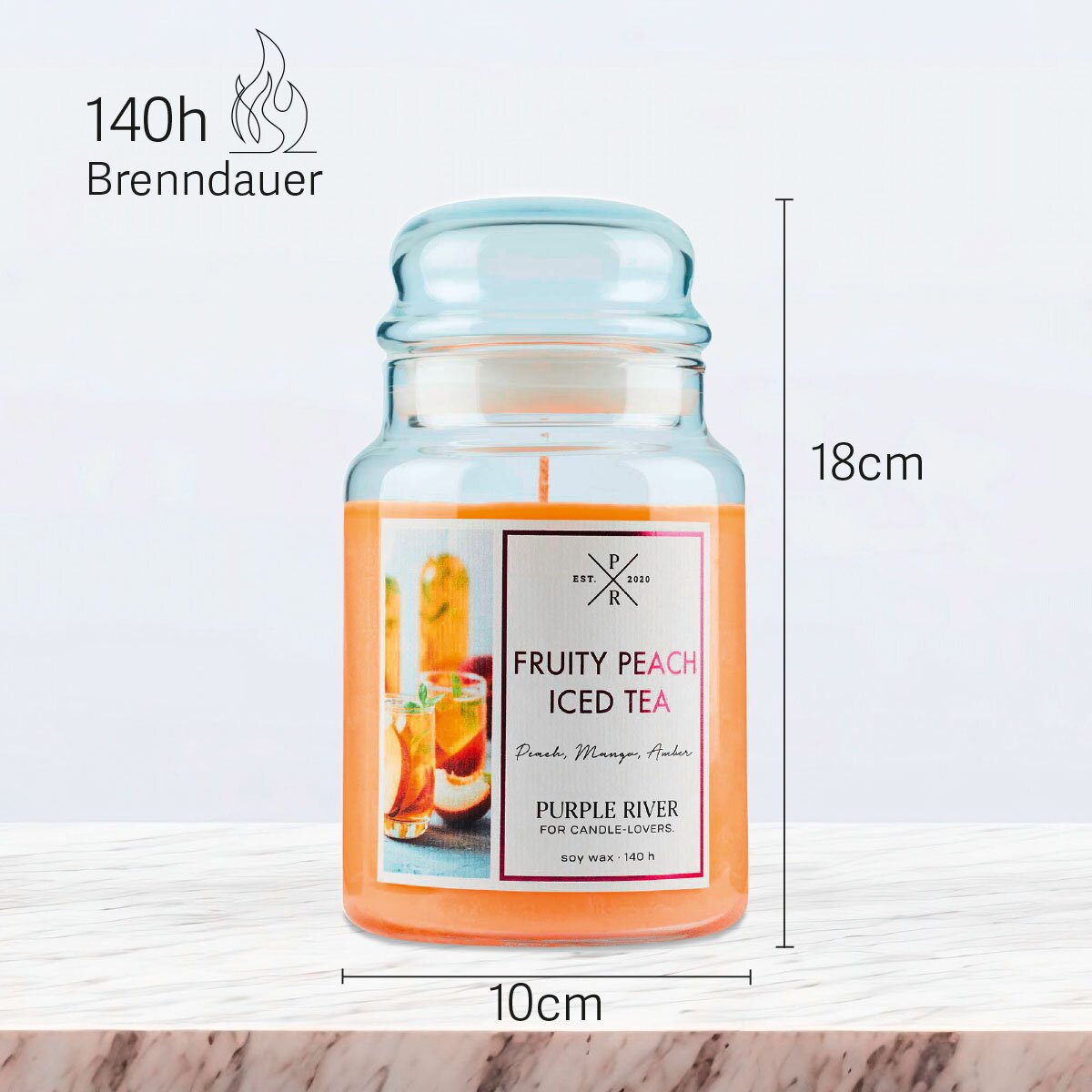 Vegane Premium-Sojawachs-Duftkerze ‚Fruity Peach Iced Tea‘ von Purple River (623g). Nachhaltige Kerze im Glas mit extralanger 140h-Brenndauer, Höhe 18cm & Breite 10cm. Hochwertige Sommer-Deko, Made in Germany.