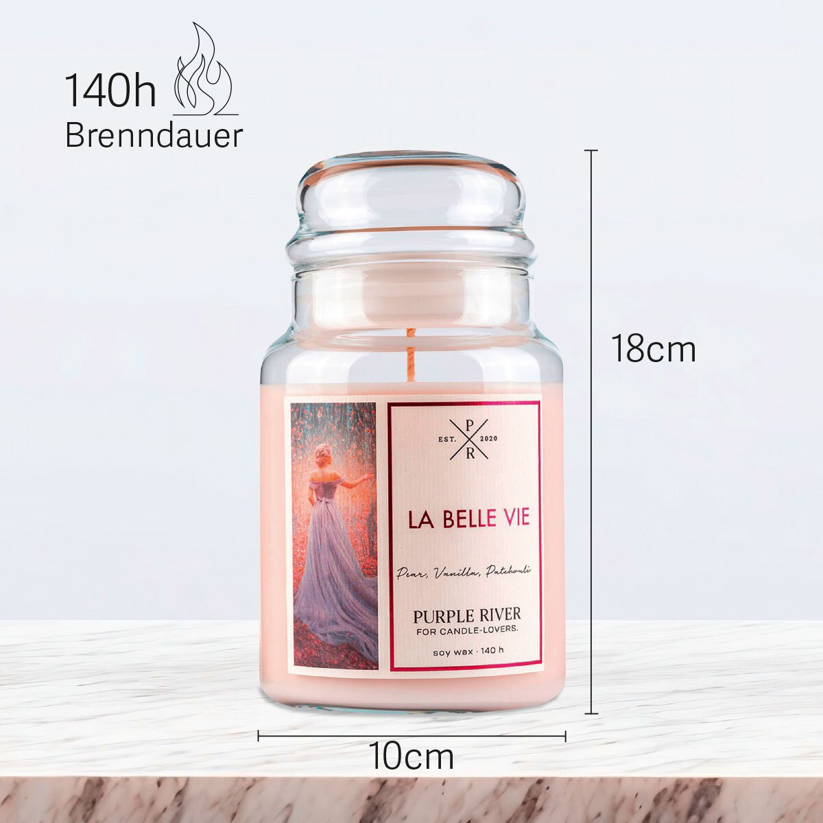 Vegane Premium-Sojawachs-Duftkerze ‚La Belle Vie‘ von Purple River (623g). Nachhaltige Kerze im Glas mit extralanger 140h-Brenndauer, Höhe 18cm & Breite 10cm. Hochwertige Wellness-Deko, Made in Germany.