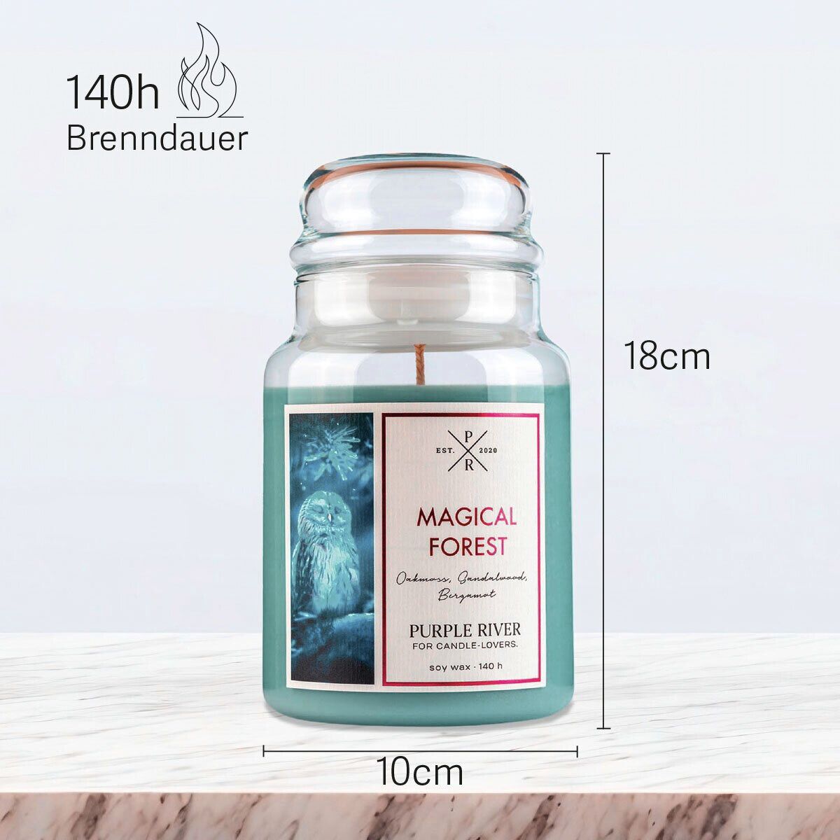 Vegane Premium-Sojawachs-Duftkerze ‚Magical Forest‘ von Purple River (623g). Nachhaltige Kerze im Glas mit extralanger 140h-Brenndauer, Höhe 18cm & Breite 10cm. Hochwertige Wellness-Deko, Made in Germany.