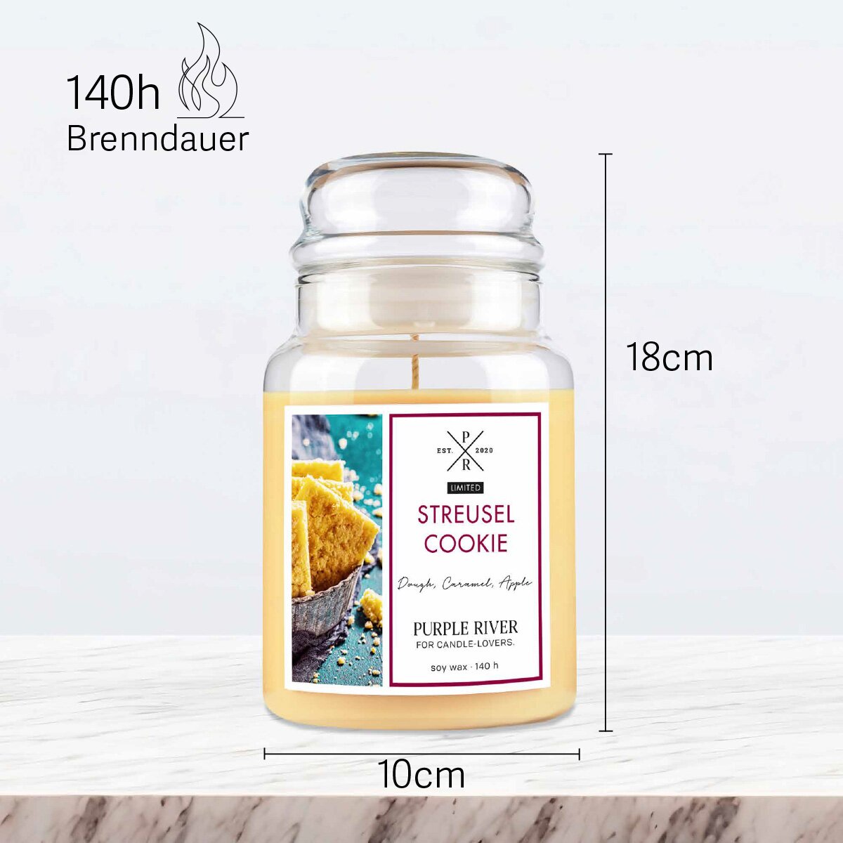 Vegane Premium-Sojawachs-Duftkerze ‚Streusel Cookie‘ von Purple River (623g). Nachhaltige Kerze im Glas mit extralanger 140h-Brenndauer, Höhe 18cm & Breite 10cm. Hochwertige Wellness-Deko, Made in Germany.
